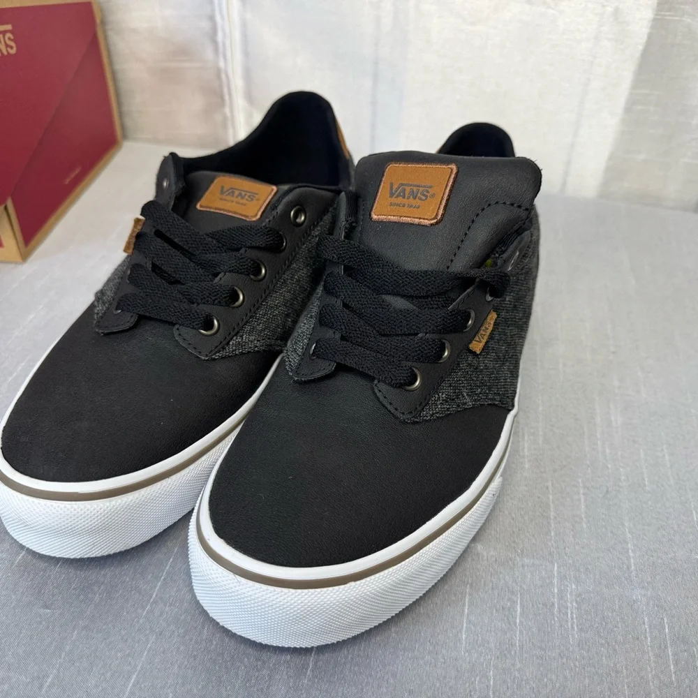Vans Black and Gray Low-Top Sneakers with White Sole - Picture 3 of 11